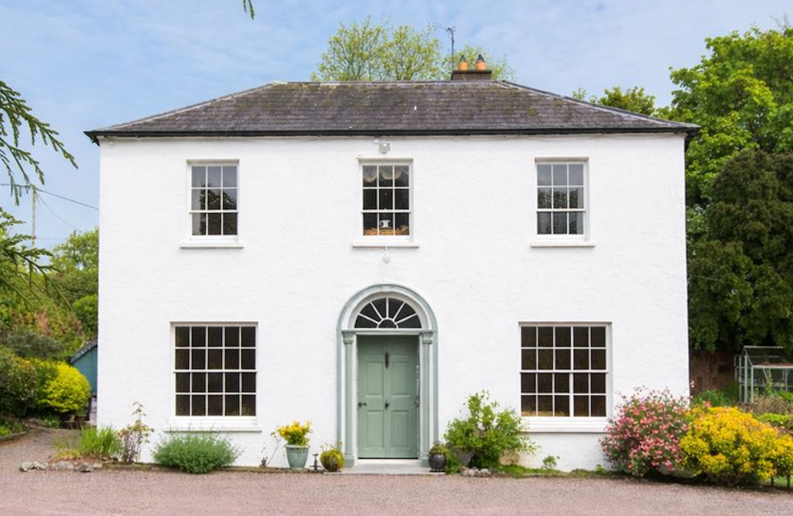 Is Limewash Paint Suitable for Homes in Damp Climates? Climate, Walls & Practical Use